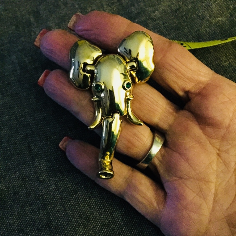 Elephant Goldtone Brooch - Picture 6 of 6